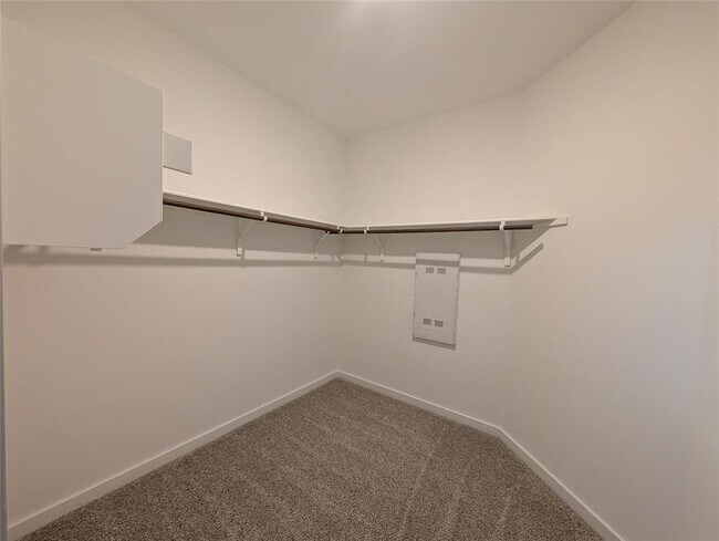 Building Photo - 3025 Egan Dr