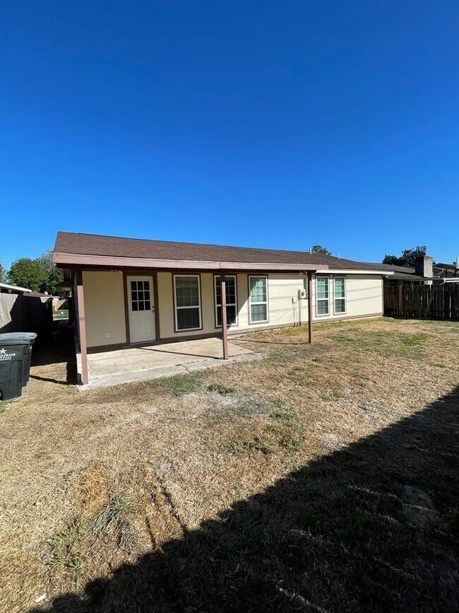 Building Photo - 10406 Townhall Ln