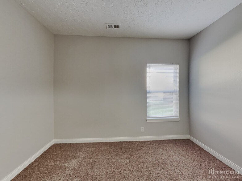Building Photo - 1630 Jaques Dr
