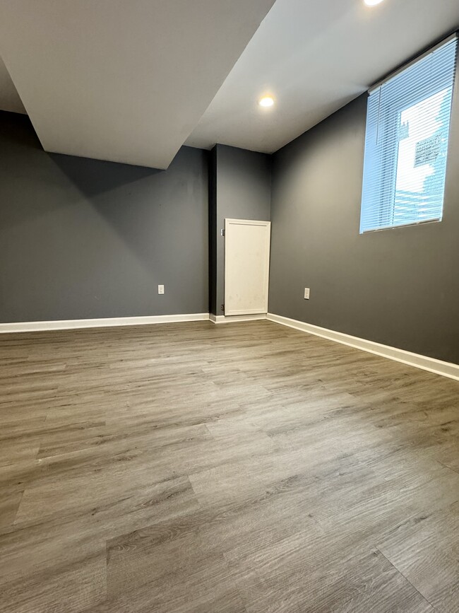 Basement bedroom - 518 E 97 Terrace