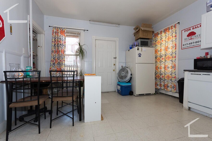 Primary Photo - 168 Hillside St