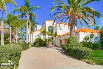 Building Photo - Bright & Spacious 4Bdm 3Ba Home in San Diego!