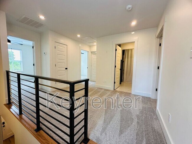 Building Photo - 1406 Lantana Ln NW