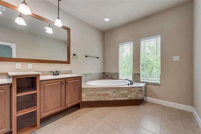 Building Photo - 1003 Brook Hollow Dr