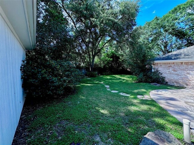 Building Photo - 3007 Broadmoor Dr