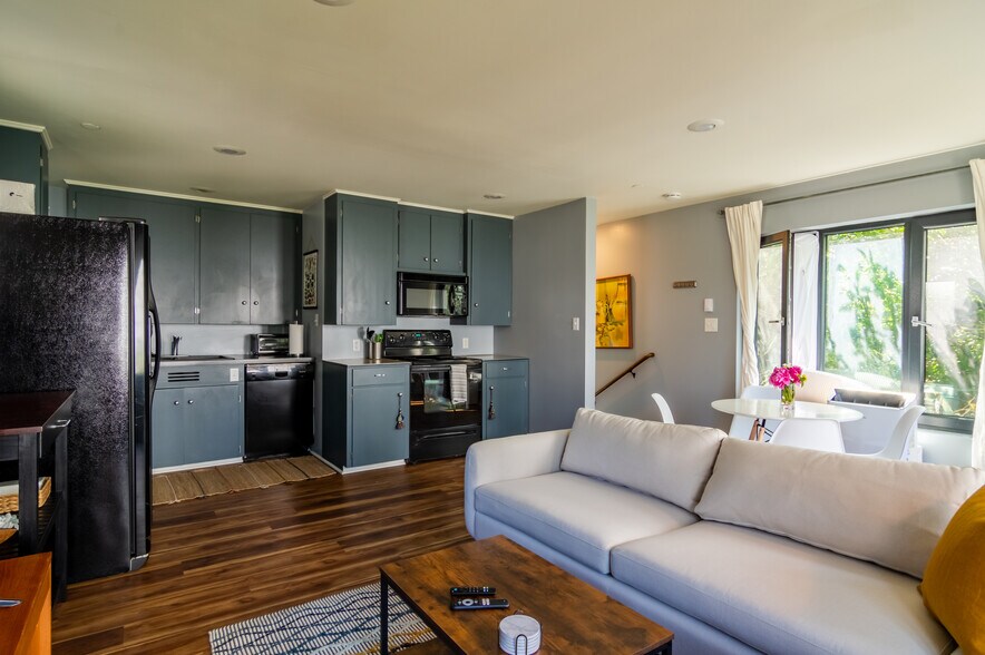 Building Photo - 1629 13th Ave