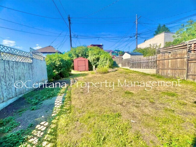 Building Photo - Beautiful 1 bedroom in a duplex!