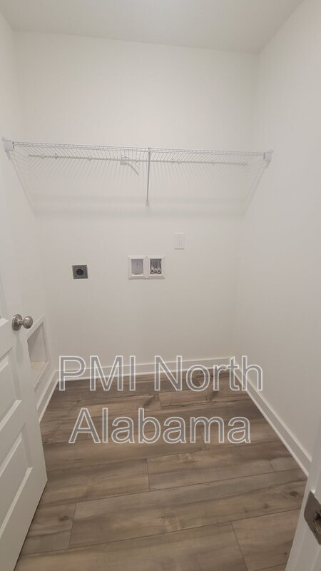 Building Photo - 7597 Discovery Pt Dr NW