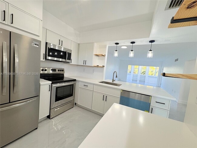 Building Photo - 9159 SW 77th Ave