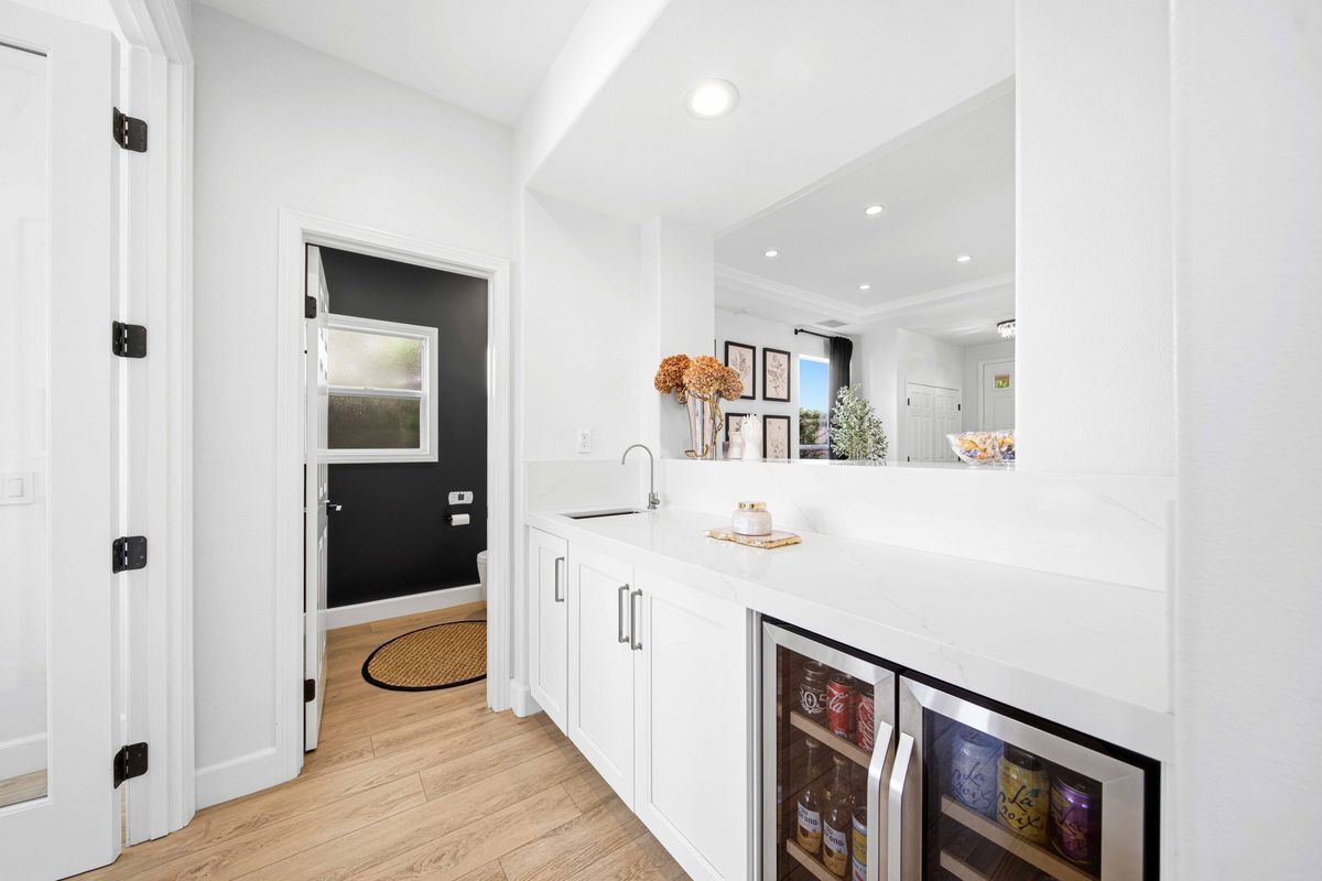 Building Photo - 33 Coastal Oak