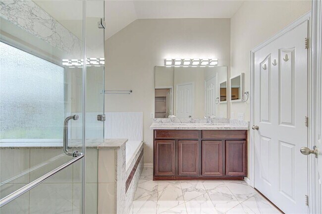 Building Photo - Shady Springs Court, Pearland, TX 77584 - ...