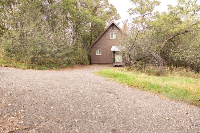 Building Photo - Ski season special, Month to month lease- ...