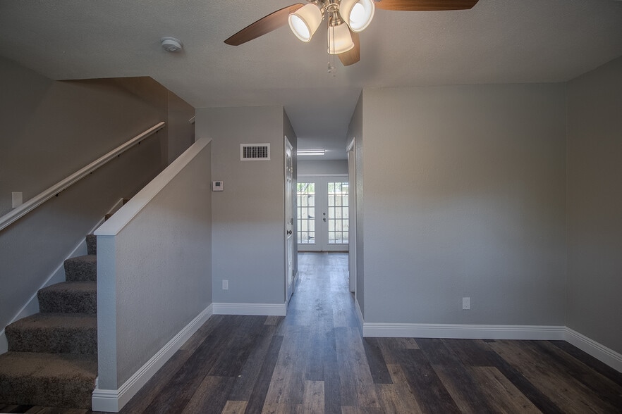 Building Photo - 339 Park Row Ave 9-12