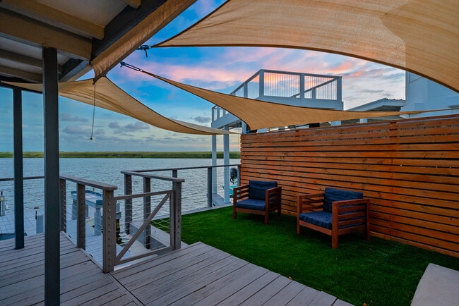 Building Photo - 13705 Cayo Cantiles St