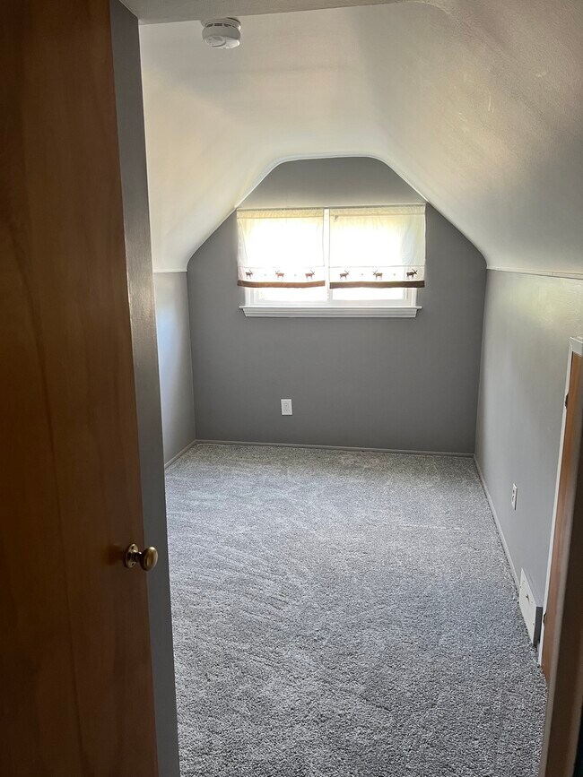 Office/bd - 23501 Geneva St