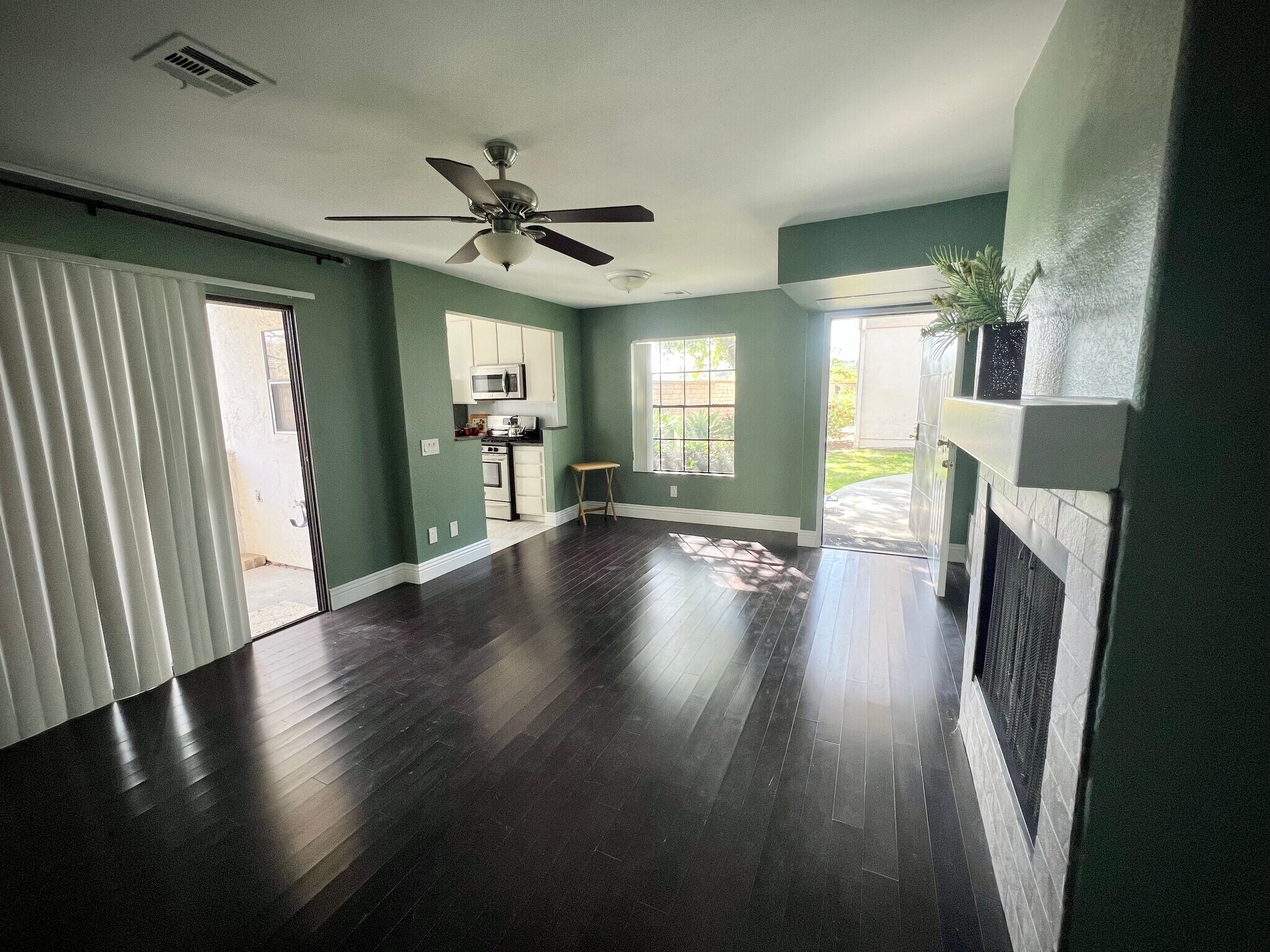 Livingroom - 10341 Azuaga St