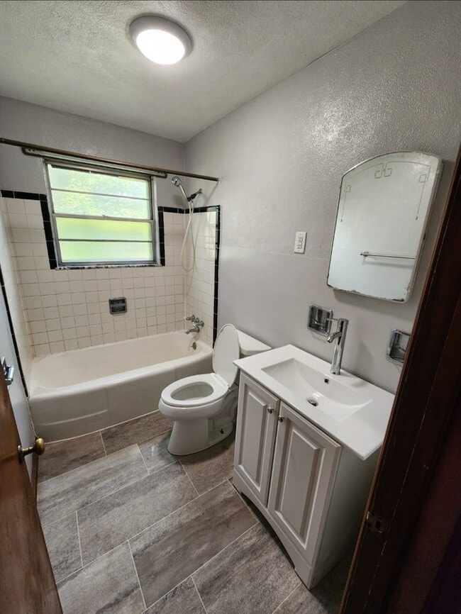 Building Photo - Duplex