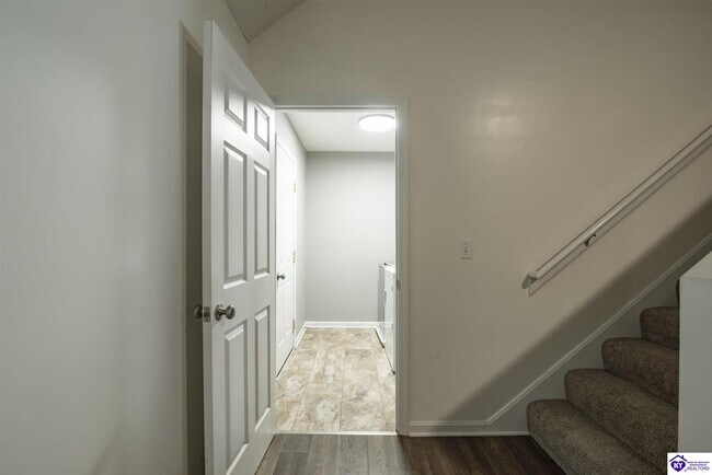 Building Photo - 114 Twin Lakes Dr