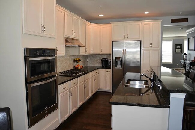 Building Photo - 23540 Hopewell Manor Terrace