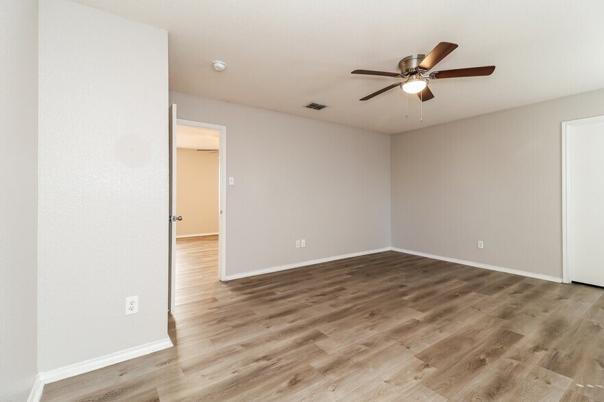 Building Photo - 4524 Waterford Dr