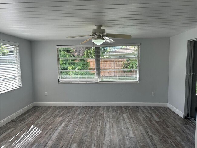 Building Photo - 2406 Alpine Ave