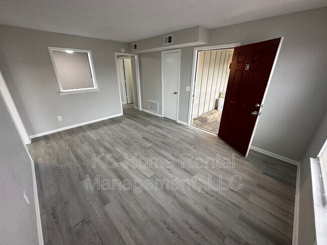 Building Photo - 812 Saddlewood St
