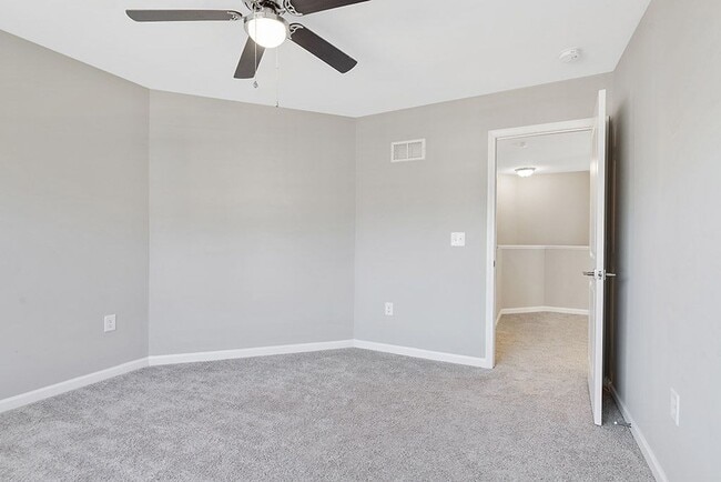 Building Photo - Great corner lot in Austin Creek with Fenced in Yard!