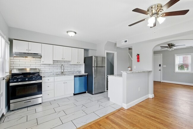 Building Photo - 336 Magnolia Ter