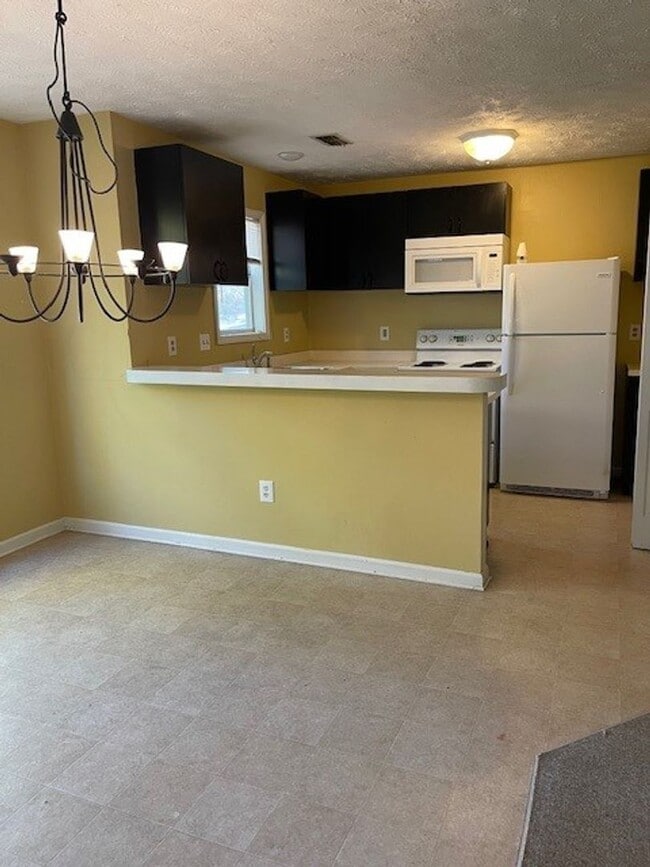 Building Photo - 6800 Willowbrook Dr