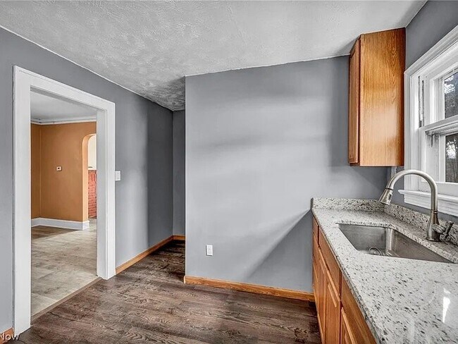 Building Photo - 13313 Kuhlman Ave