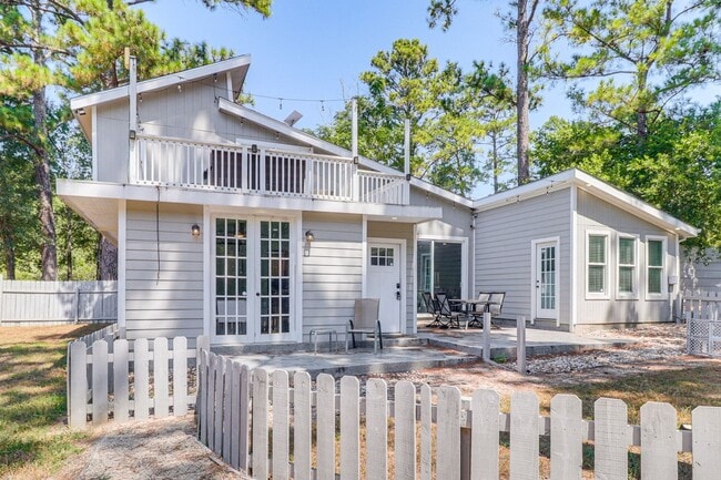 Building Photo - 372 Plum St