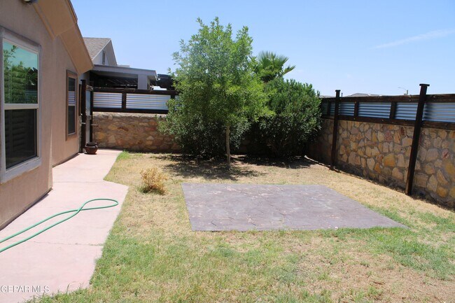 Building Photo - 3713 Loma Esteban