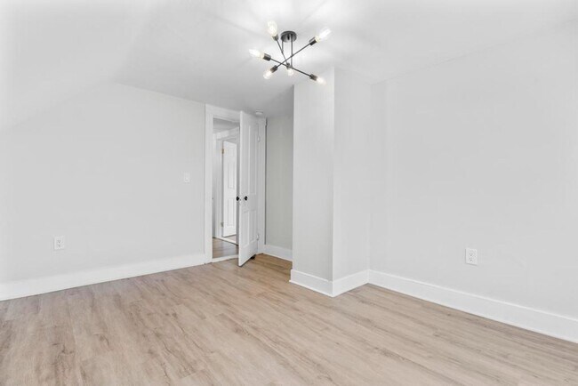 Building Photo - 30 Anthony St