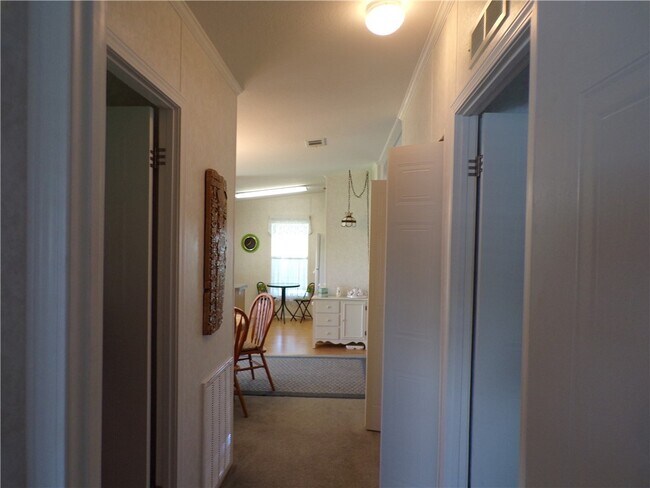 Building Photo - 1126 Barefoot Cir