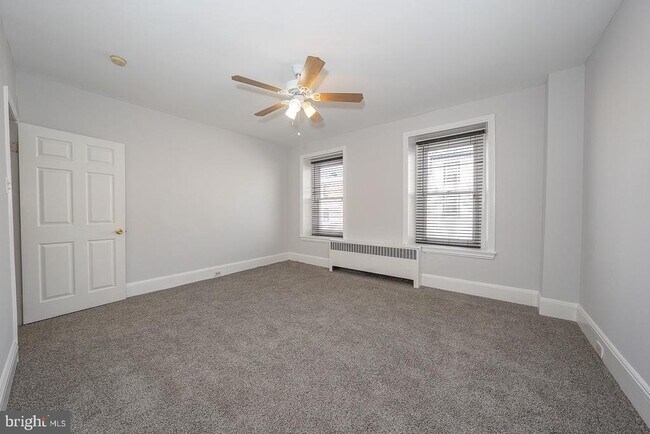 Building Photo - 217 Dupont St