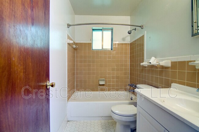 Building Photo - 21 Diana St