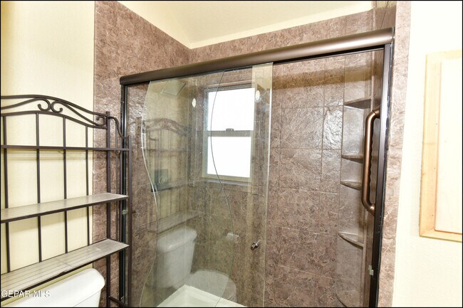 Building Photo - 12121 Tower Hill Dr
