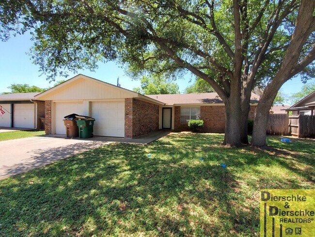 Building Photo - Cute 3 Bedroom 2 Bath House Near the Base COMING SOON!