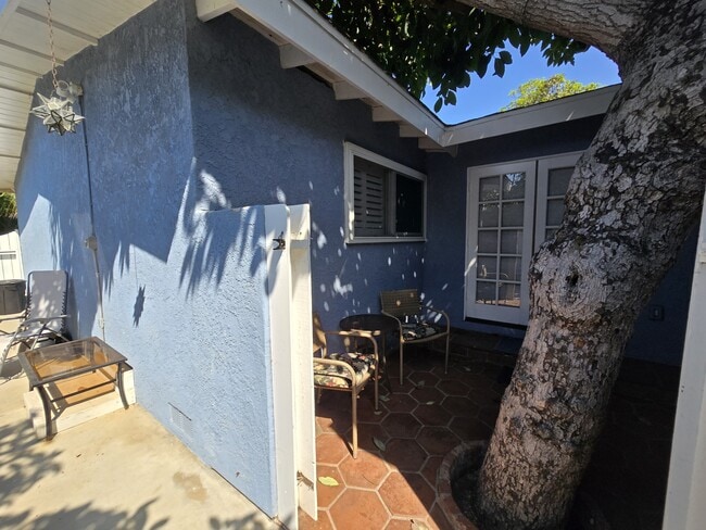 Building Photo - 819 Hymettus Ave