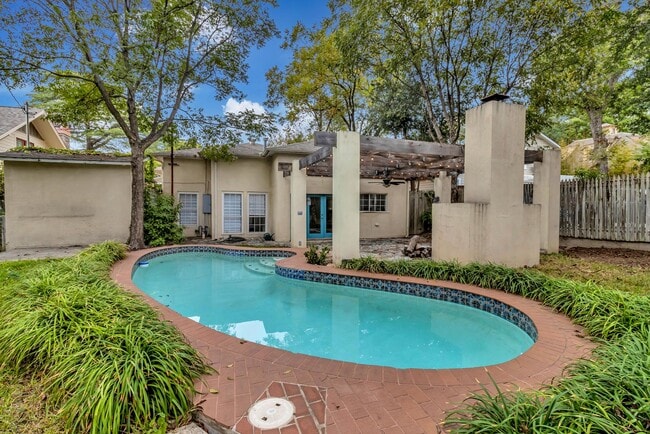 Building Photo - 3-BEDROOM IN ALAMO HEIGHTS W/ POOL
