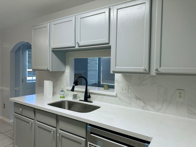 Building Photo - 15522 Baxter Ave