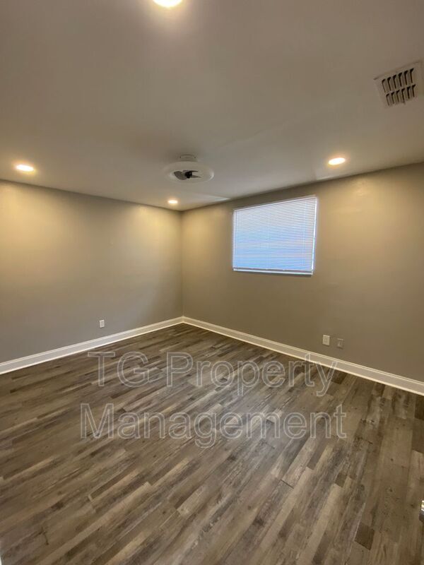 Building Photo - 3315 Silver St