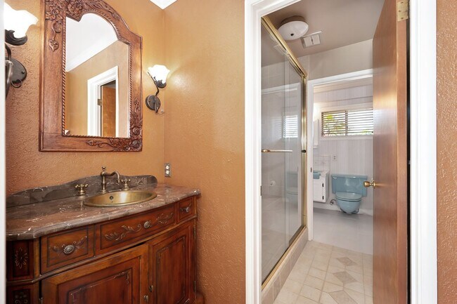 Building Photo - Luxury Living with Stunning 360-Degree Vie...