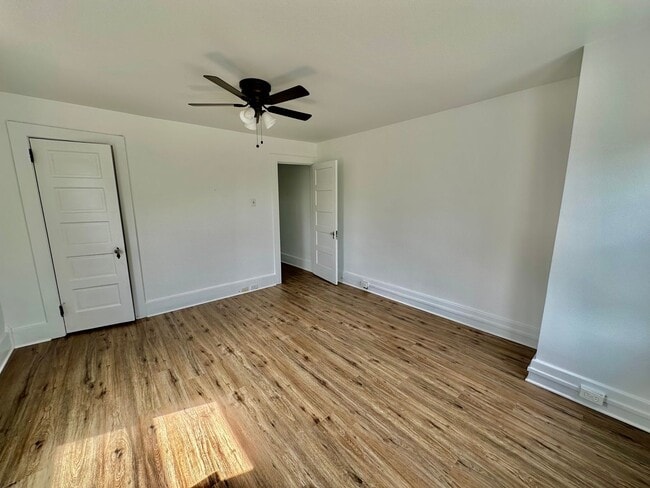 Building Photo - Large end of row 3 bedroom home located in...