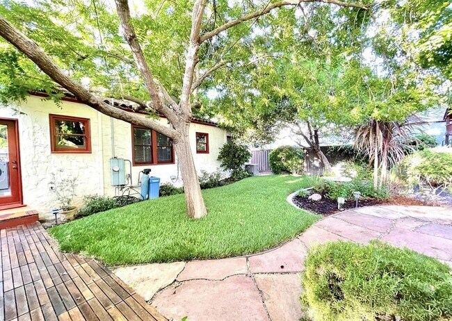 Building Photo - 1127 Clark Way