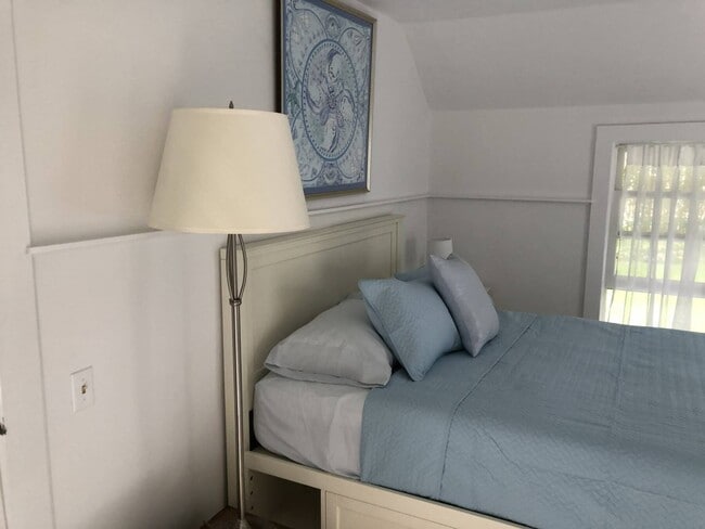 Building Photo - 11 Miller Ln W