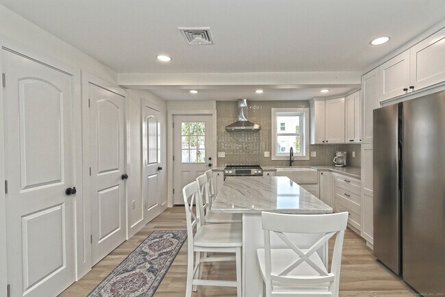 Building Photo - 33 Fairwood Ave