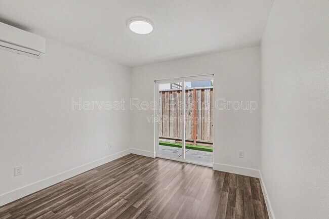 Building Photo - 1060 37th St