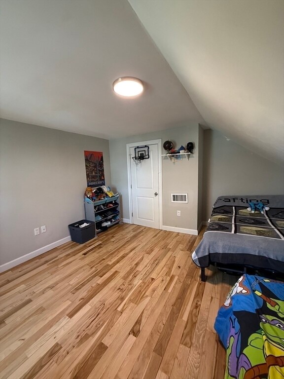 Building Photo - 86 Oak St