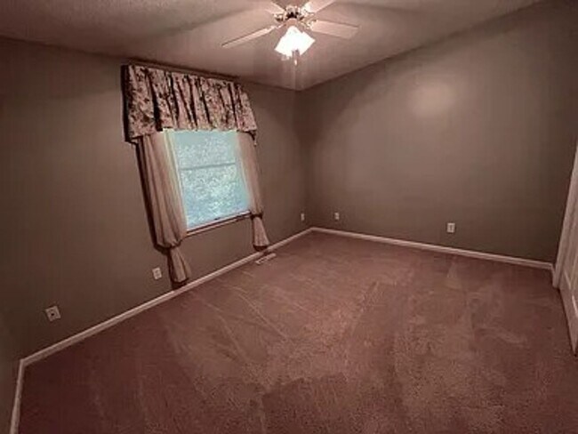 Building Photo - 4-bedroom 3 bath home in Saint joseph